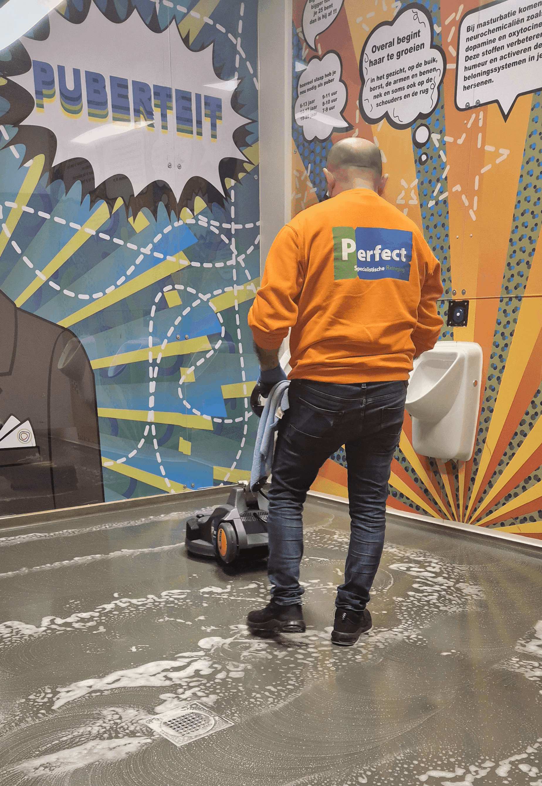 Sanitair schrobben
